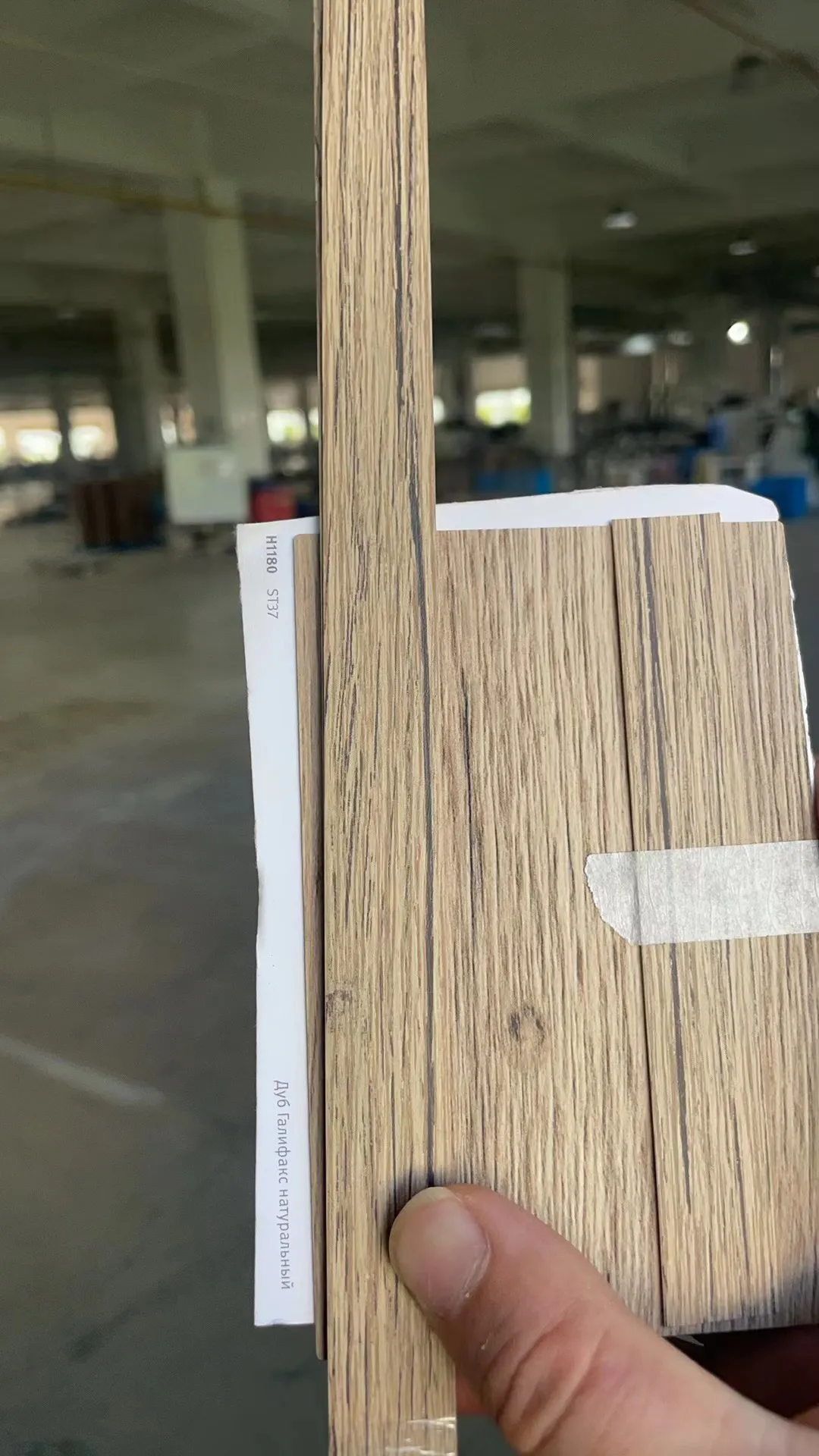 Fujuan H1180 ST37 Natural Halifax Oak wood grain edge banding, featuring highly realistic solid wood texture and touch.